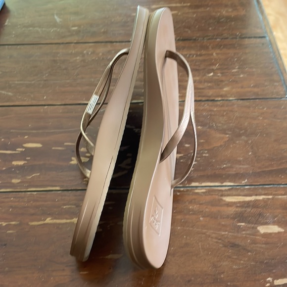 Reef light brown sandals (sz 10) - Picture 8 of 10